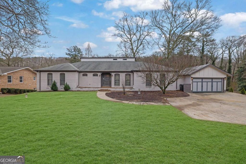 9785 La View Circle, Roswell, GA 30075
