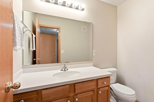 1676 Philipp Way, Shakopee, MN 55379