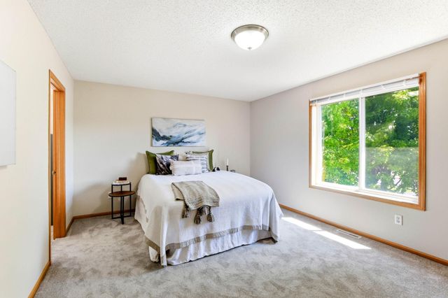 1676 Philipp Way, Shakopee, MN 55379