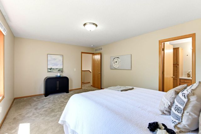 1676 Philipp Way, Shakopee, MN 55379