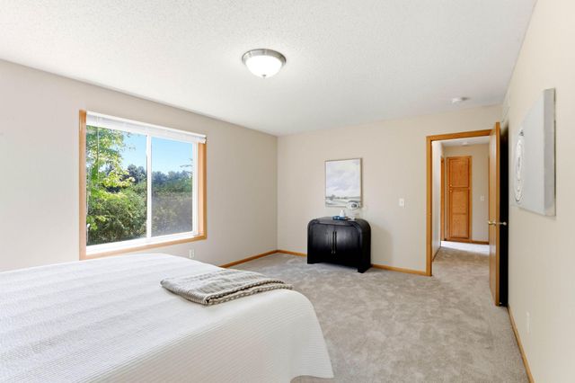1676 Philipp Way, Shakopee, MN 55379