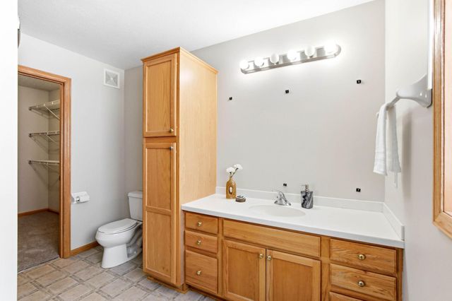 1676 Philipp Way, Shakopee, MN 55379