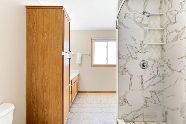 1676 Philipp Way, Shakopee, MN 55379
