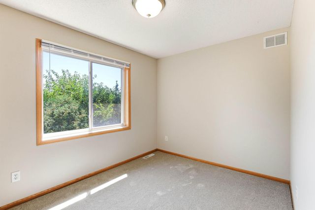 1676 Philipp Way, Shakopee, MN 55379