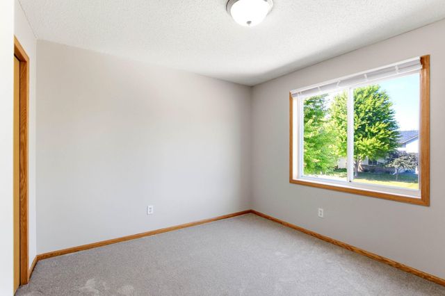 1676 Philipp Way, Shakopee, MN 55379