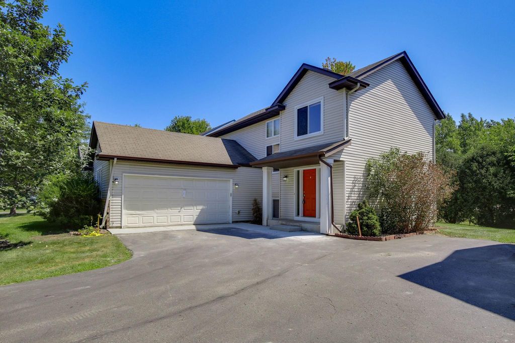 1676 Philipp Way, Shakopee, MN 55379