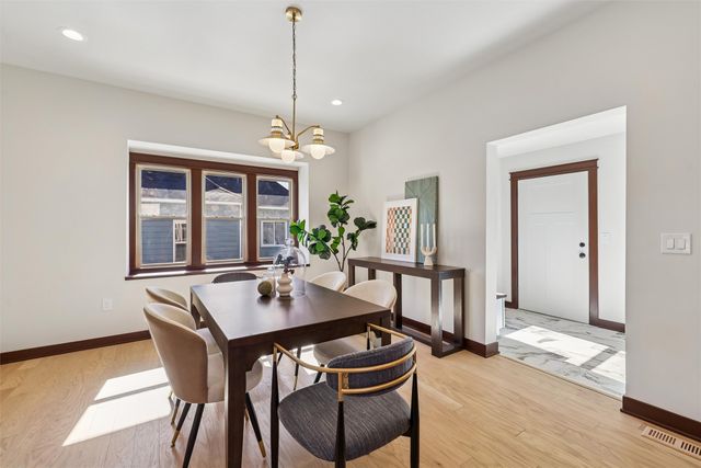 2220 E 13th Street, Des Moines, IA 50316