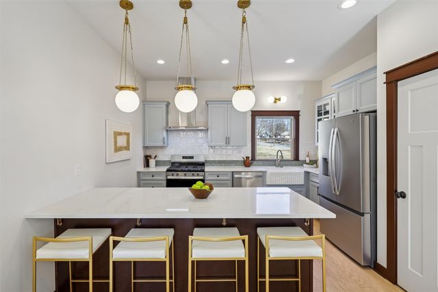 2220 E 13th Street, Des Moines, IA 50316