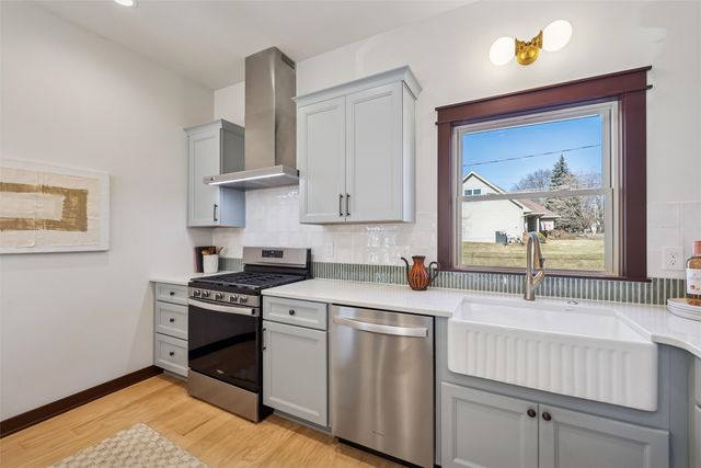 2220 E 13th Street, Des Moines, IA 50316