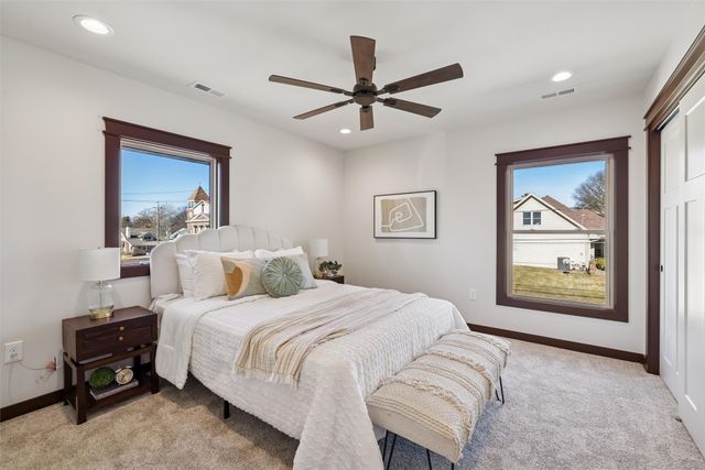 2220 E 13th Street, Des Moines, IA 50316