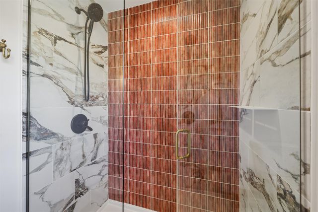 2220 E 13th Street, Des Moines, IA 50316