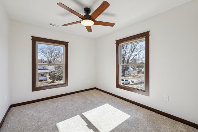 2220 E 13th Street, Des Moines, IA 50316