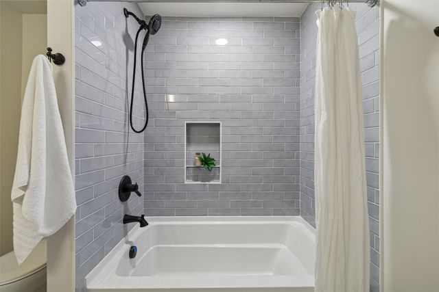 2220 E 13th Street, Des Moines, IA 50316