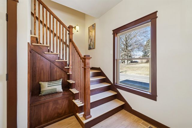 2220 E 13th Street, Des Moines, IA 50316