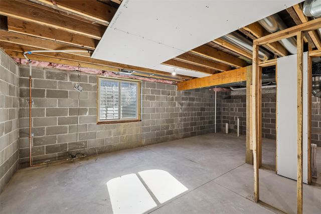 2220 E 13th Street, Des Moines, IA 50316