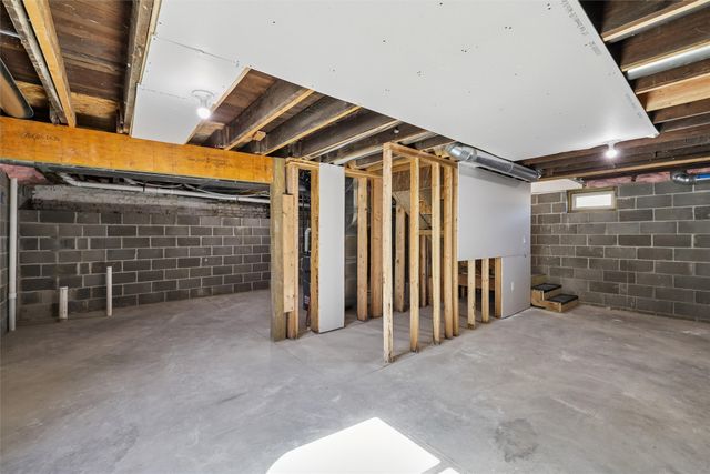 2220 E 13th Street, Des Moines, IA 50316