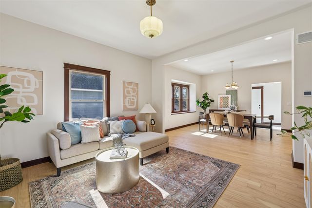 2220 E 13th Street, Des Moines, IA 50316