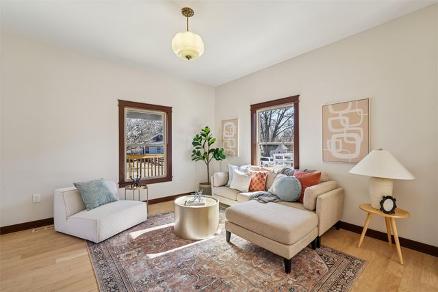 2220 E 13th Street, Des Moines, IA 50316