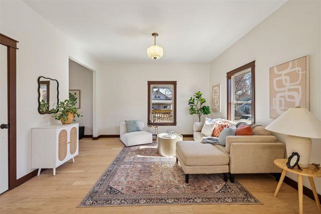 2220 E 13th Street, Des Moines, IA 50316