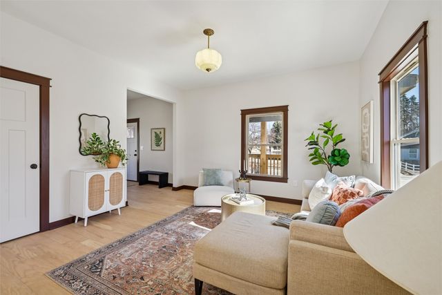 2220 E 13th Street, Des Moines, IA 50316