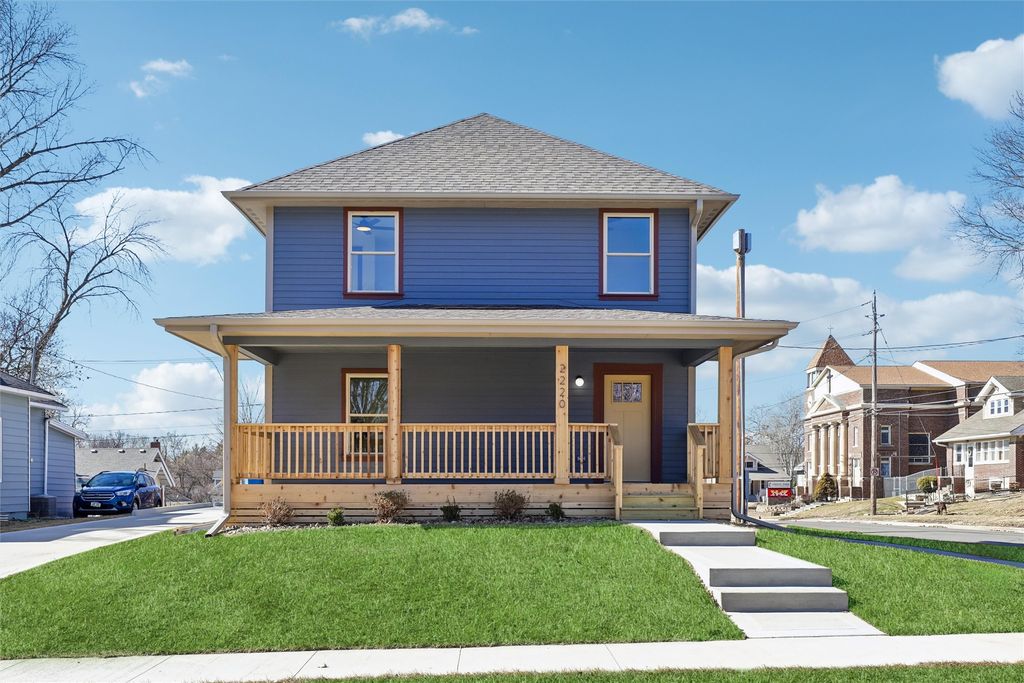 2220 E 13th Street, Des Moines, IA 50316