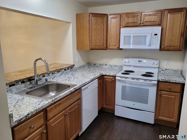73 Park Avenue 311, Danbury, CT 06810