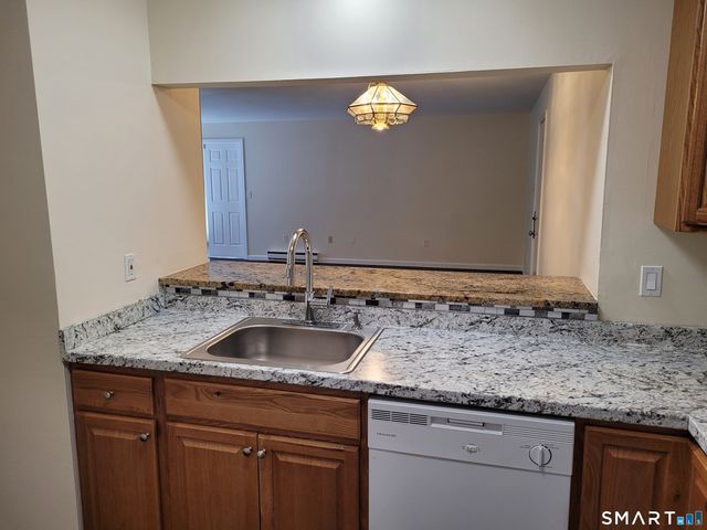 73 Park Avenue 311, Danbury, CT 06810