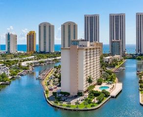 400 Kings Point Dr 714, Sunny Isles Beach, FL 33160