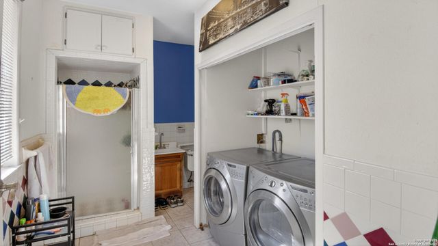 1508 E St, Floresville, TX 78114