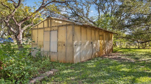 1508 E St, Floresville, TX 78114
