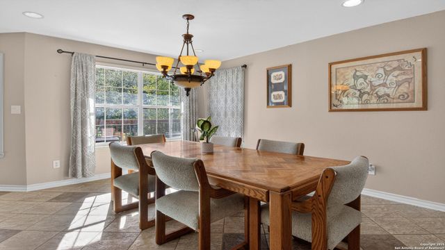 1508 E St, Floresville, TX 78114