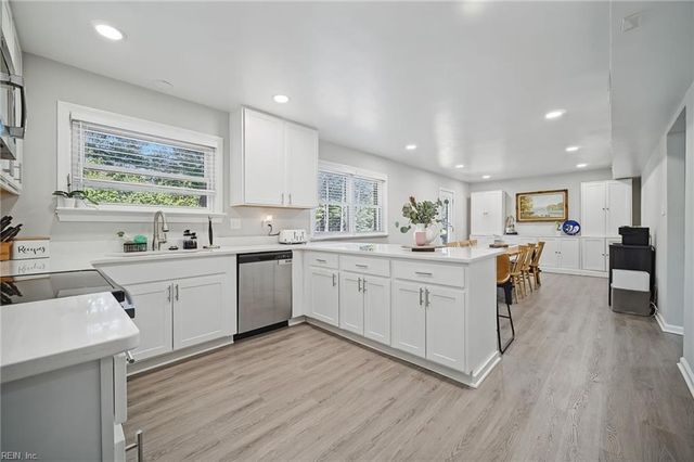 845 Saint James DR, Virginia Beach, VA 23455