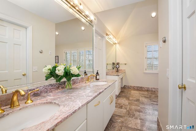 71 Heming Way, Stamford, CT 06903