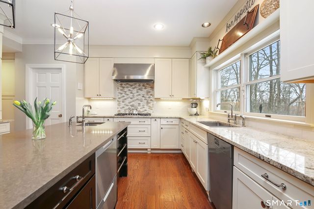 71 Heming Way, Stamford, CT 06903