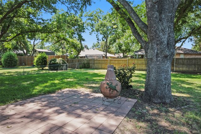 808 Hilltop Drive, Weatherford, TX 76086