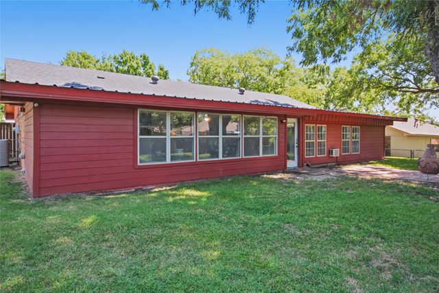 808 Hilltop Drive, Weatherford, TX 76086