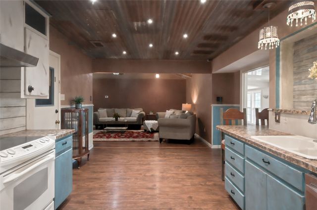 808 Hilltop Drive, Weatherford, TX 76086