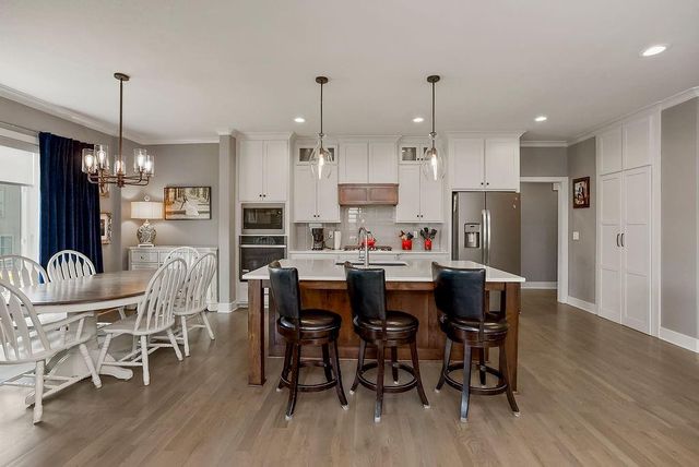 211 Broadmoor Drive, Louisburg, KS 66053