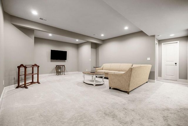211 Broadmoor Drive, Louisburg, KS 66053