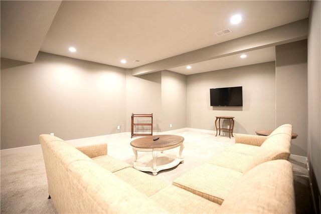 211 Broadmoor Drive, Louisburg, KS 66053