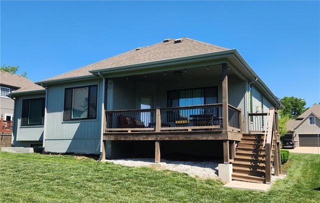 211 Broadmoor Drive, Louisburg, KS 66053