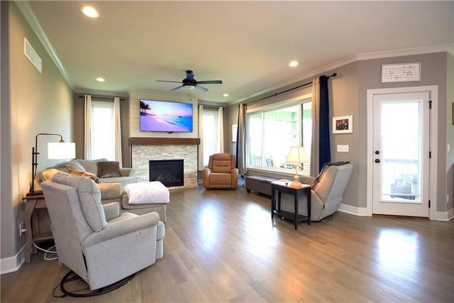 211 Broadmoor Drive, Louisburg, KS 66053