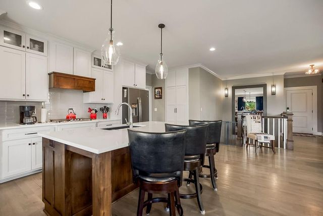 211 Broadmoor Drive, Louisburg, KS 66053