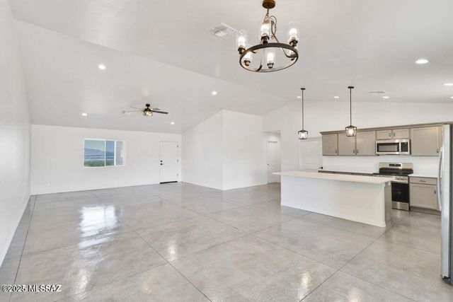 1468 W Scarlet Blossom Trail, Benson, AZ 85602