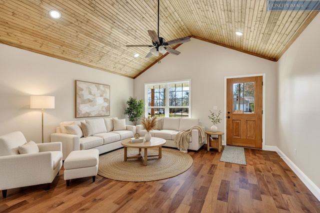 270 rich loop, Sparta, TN 38583