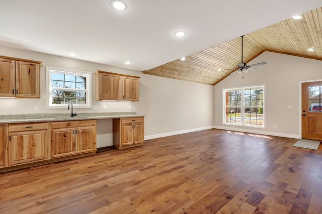 270 rich loop, Sparta, TN 38583