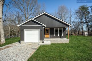 270 rich loop, Sparta, TN 38583
