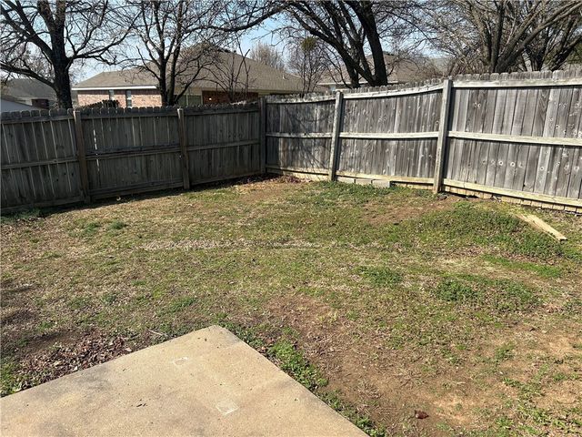 1239 China Berry, Fayetteville, AR 72704