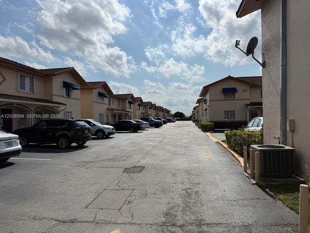 2212 W 74th St 201-28, Hialeah, FL 33016