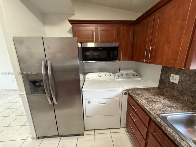 2212 W 74th St 201-28, Hialeah, FL 33016